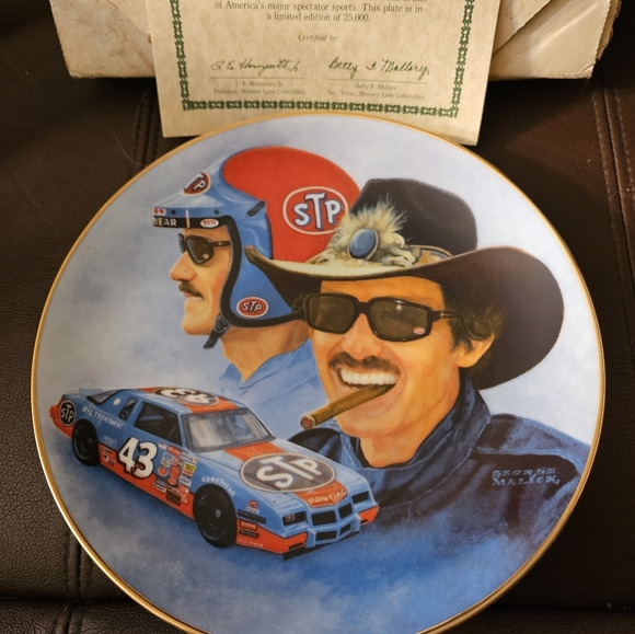Richard Petty Collectors Plate - Picture 2 of 3